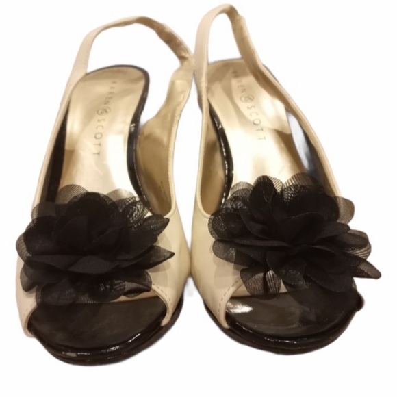 Karen Scott Open Toe Kremlin Flower Heels - Picture 5 of 6